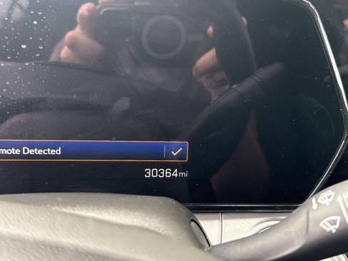 Used 2025 Chevrolet Trax LT FWD image 9