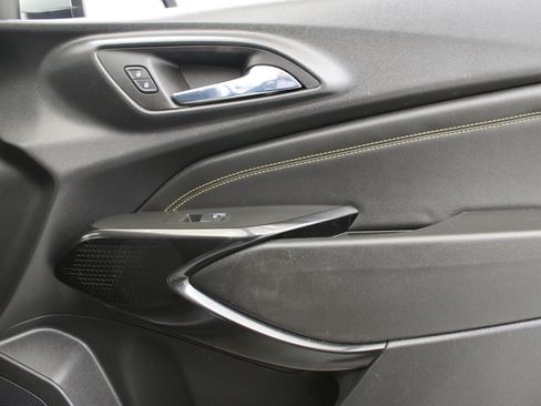 Used 2024 Chevrolet Trax LT w/ Driver Confidence Package FWD image 31