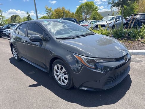 Used 2025 Toyota Corolla LE image 3