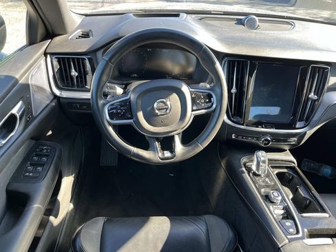 Used 2019 Volvo S60 T8 R-Design image 12