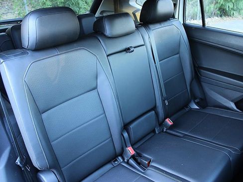 Used 2019 Volkswagen Tiguan SE w/ Panoramic Sunroof Package FWD image 17