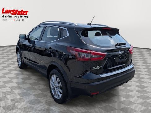 Used 2020 Nissan Rogue Sport SV FWD image 3