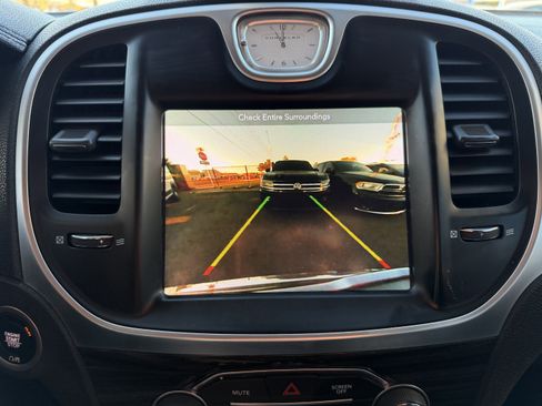 Used 2018 Chrysler 300 Touring L image 16