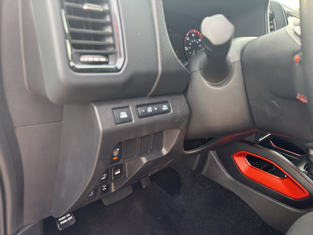 Used 2023 Nissan Frontier PRO-4X w/ Technology Package AWD/4WD image 15