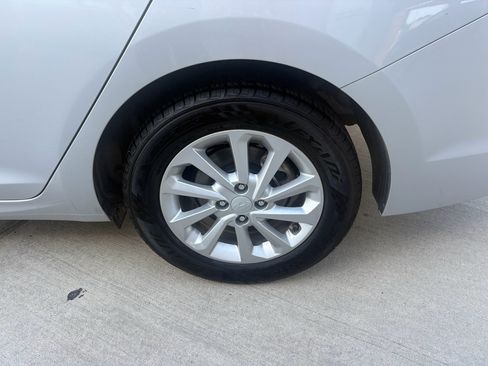 Used 2022 Hyundai Accent SEL FWD image 27
