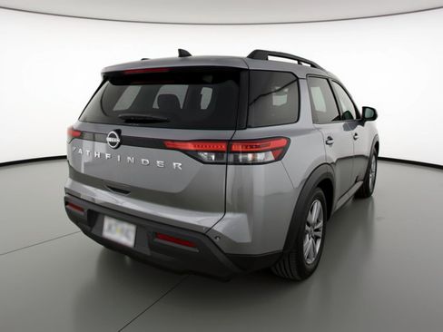 Used 2025 Nissan Pathfinder SV image 9