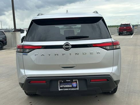 Used 2025 Nissan Pathfinder SV FWD image 11