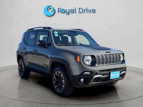 Used 2023 Jeep Renegade Latitude w/ Sun/Sound Group image 8