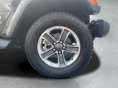 Used 2018 Jeep Wrangler Unlimited Sahara AWD/4WD image 10