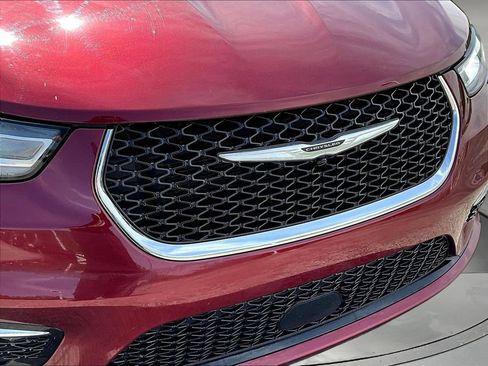 Used 2023 Chrysler Pacifica Touring-L FWD image 34