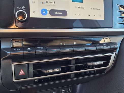 Used 2025 Toyota Camry LE image 7