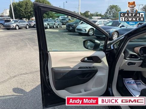 Used 2017 Chrysler Pacifica Touring FWD image 21