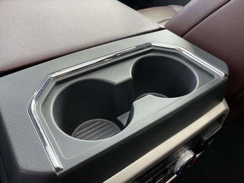 Used 2024 Ford Expedition Limited image 12