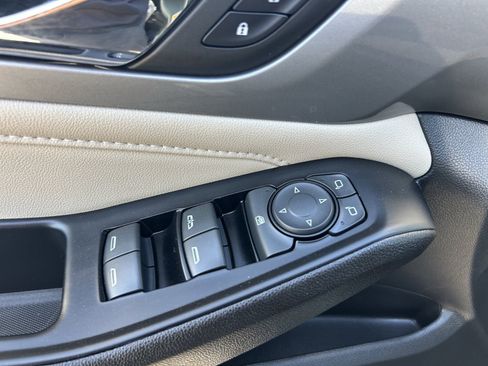 Used 2023 Chevrolet Traverse LT AWD/4WD image 14