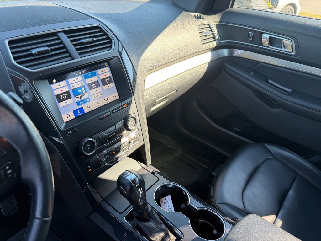 Used 2019 Ford Explorer XLT w/ Equipment Group 202A AWD/4WD image 13