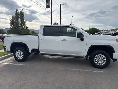 Used 2021 Chevrolet Silverado 2500 LTZ AWD/4WD image 3