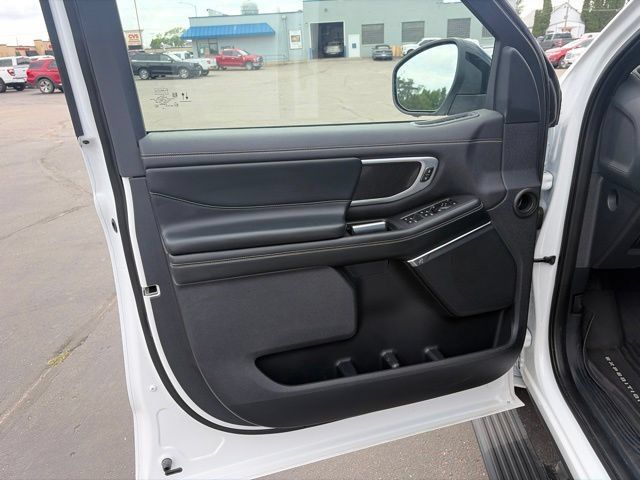 Used 2025 Ford Expedition Max Platinum w/ Stealth Appearance Package AWD/4WD image 10