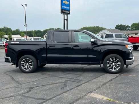 Used 2024 Chevrolet Silverado 1500 LT AWD/4WD image 25