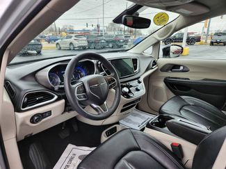 Used 2024 Chrysler Pacifica Touring-L video 2