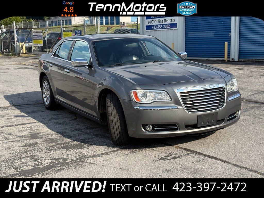Used 2012 Chrysler 300 Limited RWD image 3