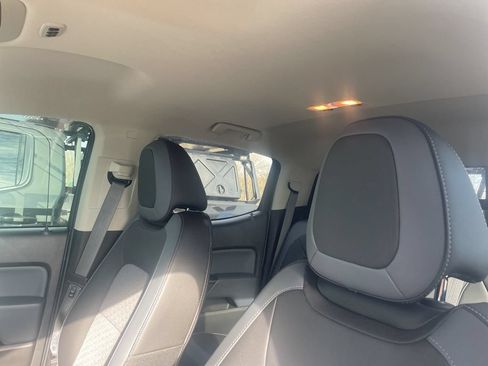 Used 2018 Chevrolet Colorado Z71 AWD/4WD image 3
