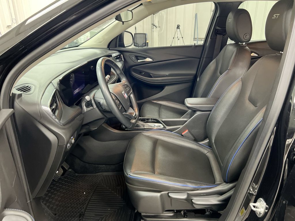 Used 2025 Buick Encore GX Sport Touring FWD image 19