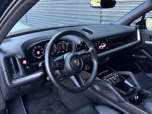 Certified 2024 Porsche Cayenne AWD/4WD image 4