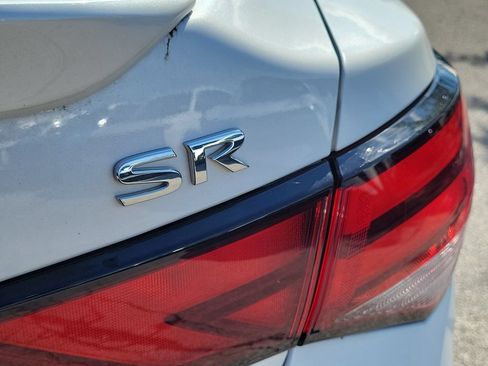 Used 2022 Nissan Sentra SR w/ SR Premium Package FWD image 6