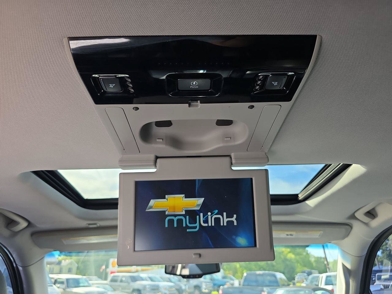 Used 2015 Chevrolet Suburban LT w/ Luxury Package AWD/4WD image 26