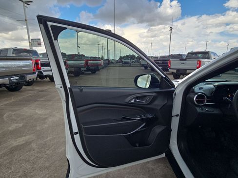 Used 2026 Chevrolet Trax RS w/ Sunroof Package FWD image 14