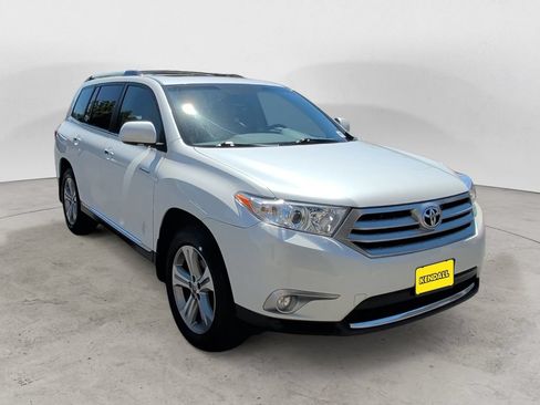 Used 2012 Toyota Highlander Limited w/ Tow Pkg AWD/4WD image 3