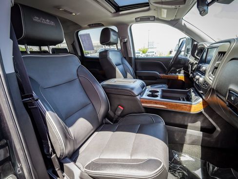 Used 2018 Chevrolet Silverado 1500 High Country AWD/4WD image 24