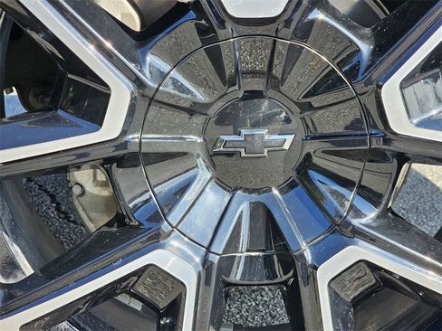 Used 2022 Chevrolet Suburban RST w/ Luxury Package image 12