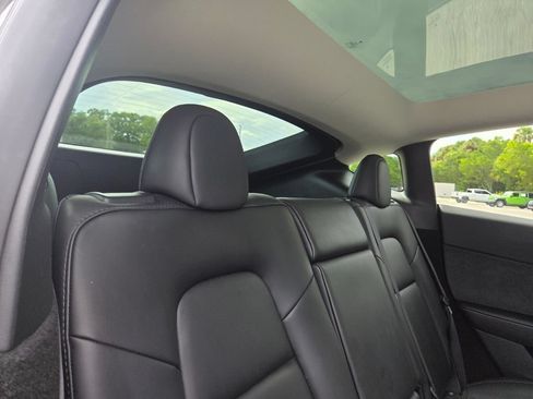 Used 2023 Tesla Model Y Long Range AWD/4WD image 19