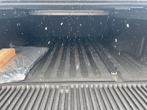 Certified 2021 Nissan Titan SV w/ SV Convenience Package image 12