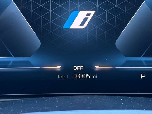 Used 2025 BMW i4 eDrive40 w/ Premium Package image 28