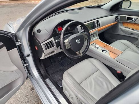Used 2010 Jaguar XF Luxury RWD image 18