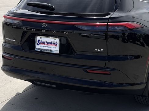 Used 2025 Toyota Crown Signia image 6