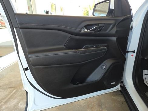 Used 2023 GMC Acadia SLT FWD image 45