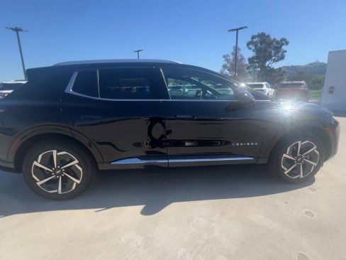 Used 2025 Chevrolet Equinox EV LT w/ Convenience Package image 9