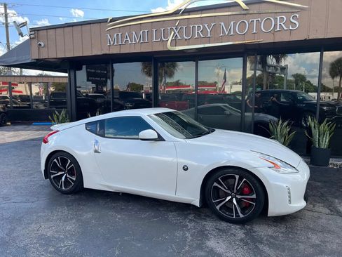 Used 2017 Nissan 370Z Coupe RWD image 2