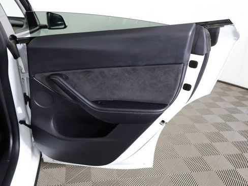 Used 2022 Tesla Model Y Long Range image 28