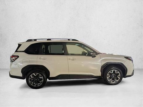 Used 2025 Subaru Forester Premium w/ Convenience Package #1 AWD/4WD image 4