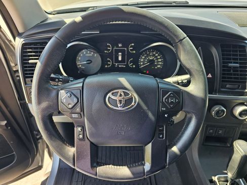 Used 2019 Toyota Sequoia SR5 AWD/4WD image 22