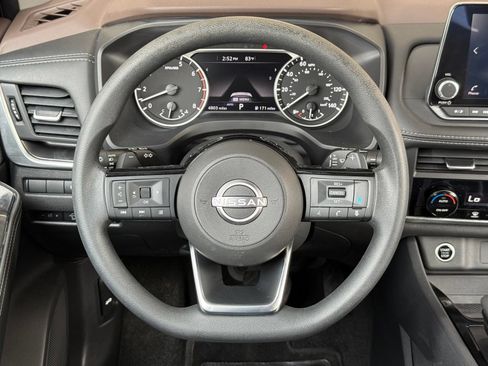 Used 2023 Nissan Rogue SV AWD/4WD image 32