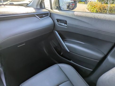 Used 2024 Toyota Corolla Cross XLE FWD image 18