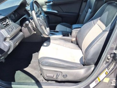 Used 2014 Toyota Camry SE FWD image 9