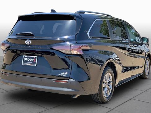 Used 2024 Toyota Sienna XLE FWD image 13