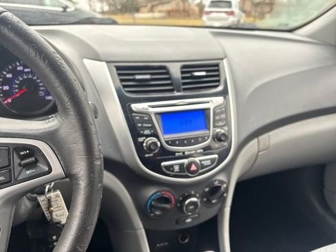 Used 2012 Hyundai Accent SE image 12