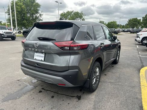 Used 2022 Nissan Rogue S FWD image 3